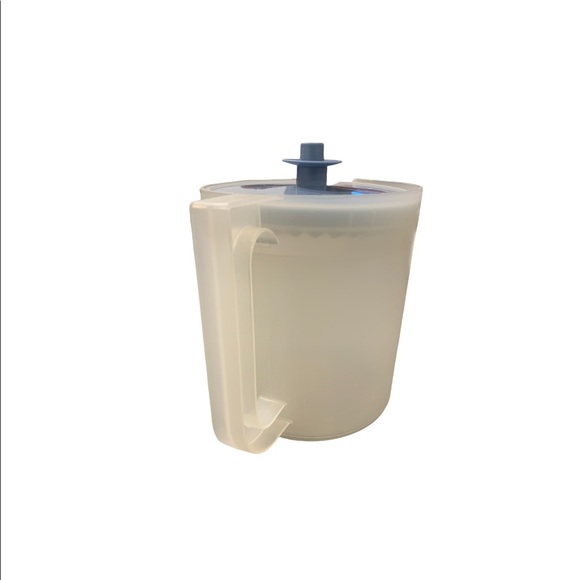 Vintage Tupperware Plastic Clear Juice Pitcher with Blue Push Button Lid - Picture 4 of 5